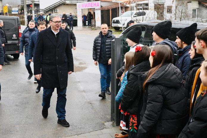 “prosli-smo-kroz-tezak-period-i-prosli-smo-uspesno”-mocna-poruka-vucica-sa-posete-zajecarskom-i-borskom-okrugu:-uvek-ste-cuvali-otadzbinu-u-ovom-junackom-kraju