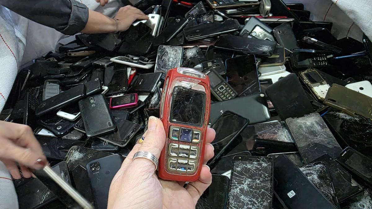 potrebno-je-500-godina-da-se-razgradi-baterija-mobilnog-telefona:-videli-smo-kako-izgleda-proces-koji-bi-mogao-da-promeni-sve potrebno-je-500-godina-da-se-razgradi-baterija-mobilnog-telefona:-videli-smo-kako-izgleda-proces-koji-bi-mogao-da-promeni-sve