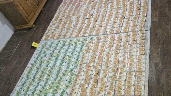 (foto)-ojadila-deku-za-vise-od-70.000-evra-crnogorka-(26)-prevarila-nesrecnog-coveka,-pa-pare-sakrila-na-neverovatno-mesto:-zivela-na-visokoj-nozi,-decka-castila-golfom