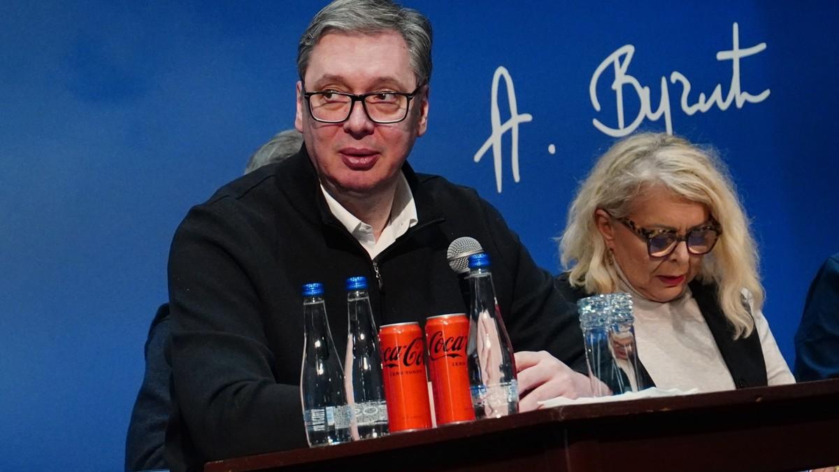 “do-beograda-cete-moci-za-dva-sata”-vucic-odgovarao-na-pitanja-gradana-u-kladovu:-“krecemo-da-radimo-zdravstveni-centar” “do-beograda-cete-moci-za-dva-sata”-vucic-odgovarao-na-pitanja-gradana-u-kladovu:-“krecemo-da-radimo-zdravstveni-centar”