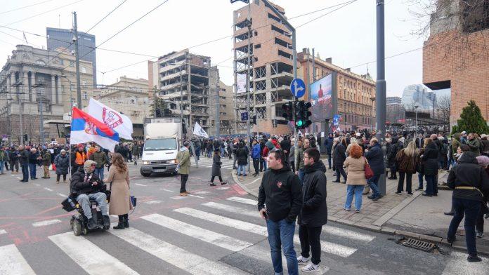 blokiran-deo-ustanicke-zbog-protesta-“mars-za-pravosude”