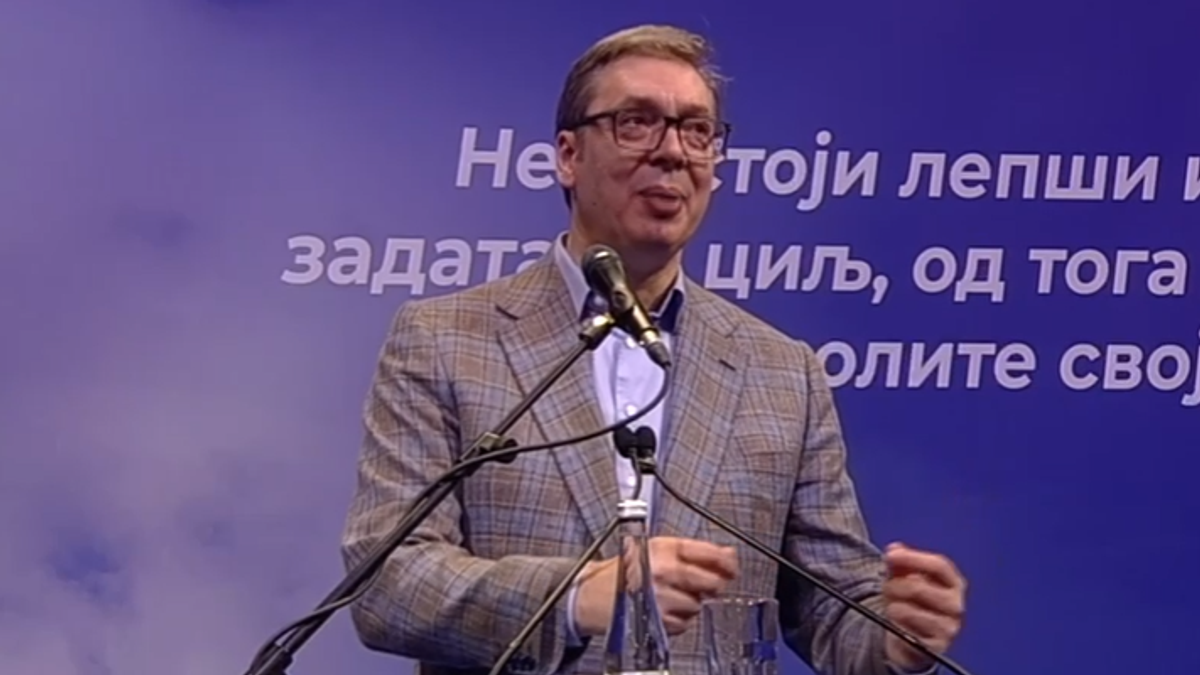 vucic-obisao-dom-kulture-u-rgotini-kod-zajecara-koji-je-najavio-pre-godinu-dana-(video) vucic-obisao-dom-kulture-u-rgotini-kod-zajecara-koji-je-najavio-pre-godinu-dana-(video)
