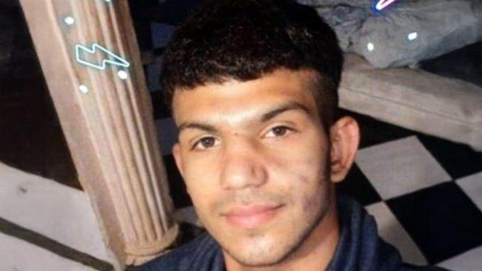 nestao-tinejdzer-(19)-u-zrenjaninu-usred-noci-izasao-bos,-kamere-ga-snimile-i-od-tada-mu-se-gubi-svaki-trag:-prepoznacete-ga-po-ovom-oziljku-(foto)