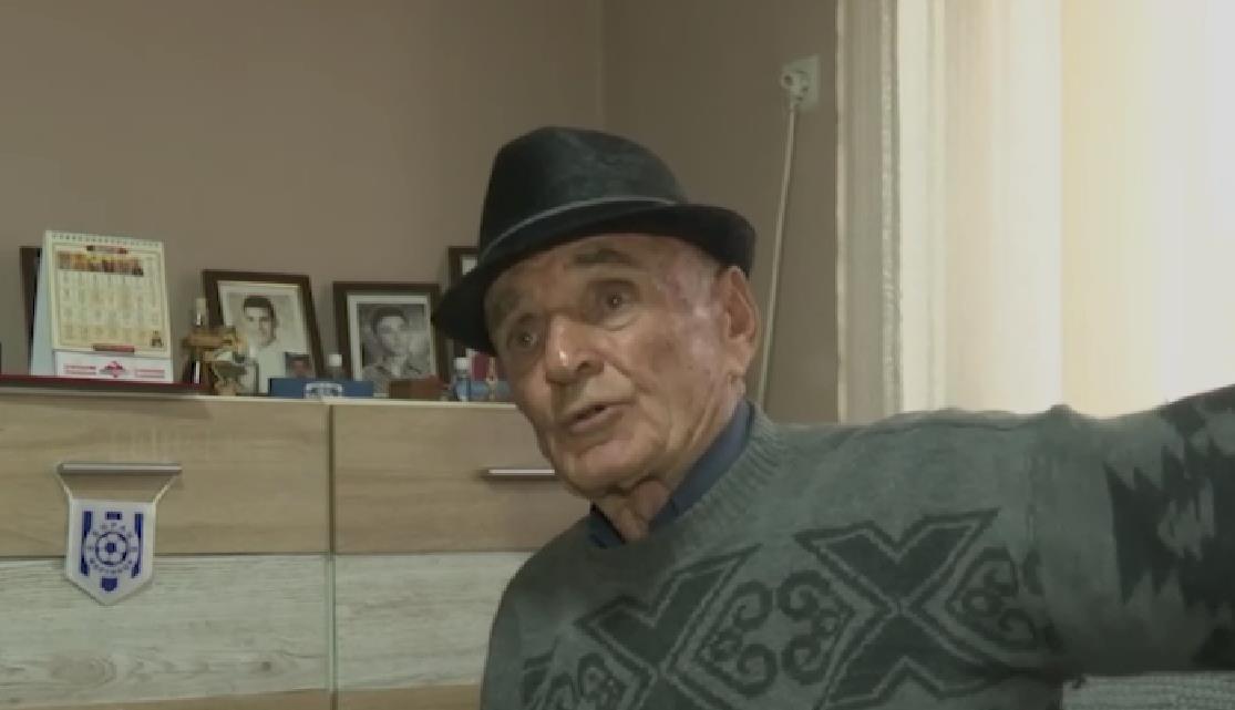 deda-rada-iz-martinaca-heroj-i-u-83-godini-sa-samo-osnovnom-skolom-napisao-7.132-stiha-i-govori-bolje-nemacki-od-nemaca:-“ne-znam-koliko-sam-knjiza-procitao!” deda-rada-iz-martinaca-heroj-i-u-83-godini-sa-samo-osnovnom-skolom-napisao-7.132-stiha-i-govori-bolje-nemacki-od-nemaca:-“ne-znam-koliko-sam-knjiza-procitao!”