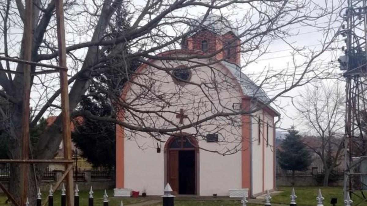 obijena-crkva-u-gornjoj-gusterici-kod-pristine obijena-crkva-u-gornjoj-gusterici-kod-pristine