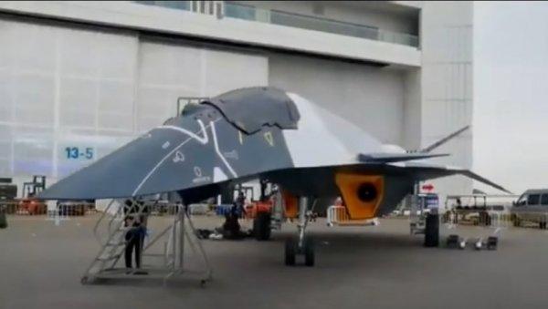 zaboravite-f-35-ili-f-47-tu-je-beli-car:-da-li-se-kina-igra-sa-sad-ko-regan-sa-sssr-ili-je-baidi-“prava-stvar”-(video) zaboravite-f-35-ili-f-47-tu-je-beli-car:-da-li-se-kina-igra-sa-sad-ko-regan-sa-sssr-ili-je-baidi-“prava-stvar”-(video)