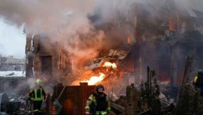 nato-drzava-hitno-digla-borbene-avione:-stravicne-eksplozije-u-kijevu-i-sirom-ukrajine,-ima-mrtvih-i-ranjenih-(video)