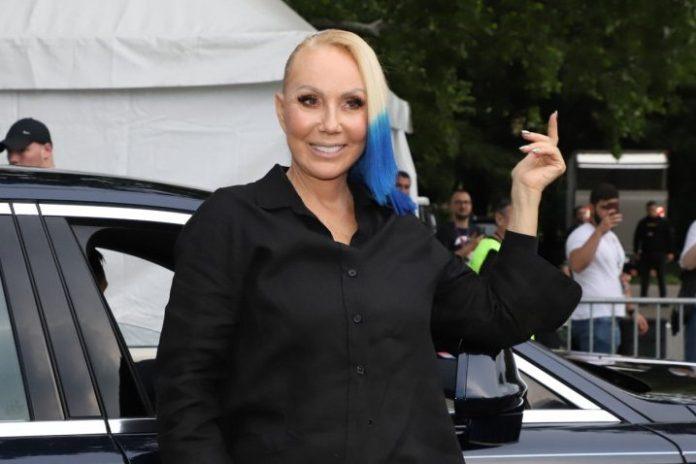 sok-izdanje-lepe-brene-na-nastupu,-da-li-je-moguce-da-ovako-izade-na-scenu?!-cela-nacija-bruji-o-novom-snimku!