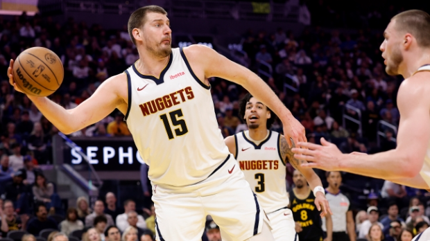 Голден-Стејт-са-девет-играча-одржао-Денверу-лекцију,-трипл-дабл-Јокића-узалудан