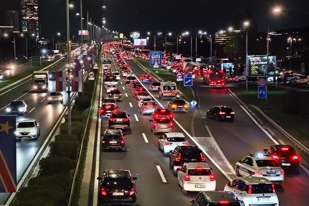 stanje-na-putevima-i-granicama-kamioni-veceras-cekaju-cetiri-sata-na-ova-3-prelaza! stanje-na-putevima-i-granicama-kamioni-veceras-cekaju-cetiri-sata-na-ova-3-prelaza!