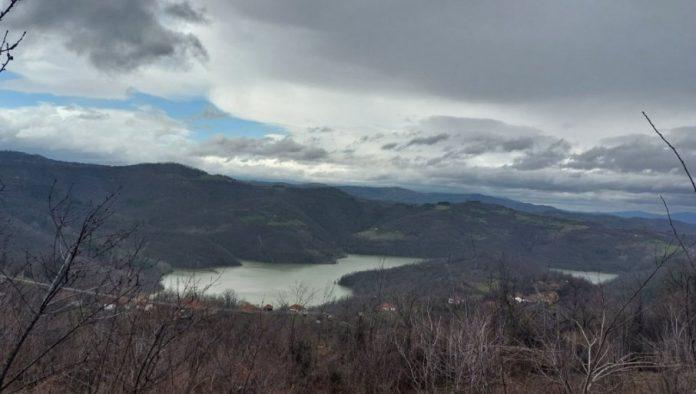 pretragu-otezavaju-teren-i-gusta-suma:-policija-i-vatrogasci-spasioci-traze-dvojicu-muskarca-nestalih-kod-leskovca