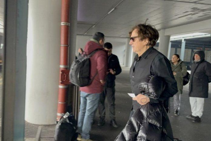 brega-u-strahu-za-zivot?!-muzicar-se-krio-iza-crnih-naocara:-evo-kako-je-reagovao-na-pitanje-o-bombaskom-napadu-na-njegovog-saradnika!