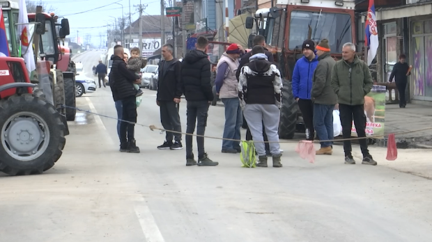 Пољопривредници-и-данас-блокирају-путеве-на-више-локација