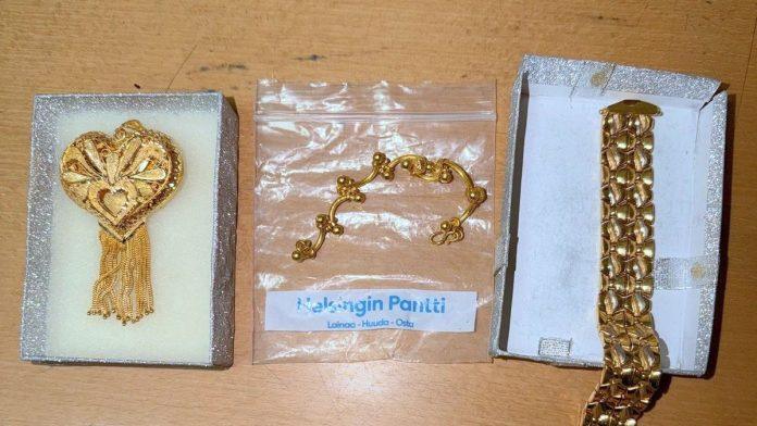 dragocenosti-vredne-36.000-evra!-carinici-na-vatinu-i-horgosu-zaplenili-zlatnike-i-nakit-(foto)