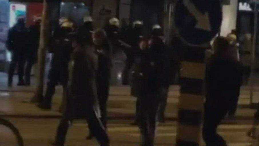 blokaderi-ruse-granice-sopstvene-ludosti:-strojevi-korak-i-fasisticki-pozdrav-(video) blokaderi-ruse-granice-sopstvene-ludosti:-strojevi-korak-i-fasisticki-pozdrav-(video)