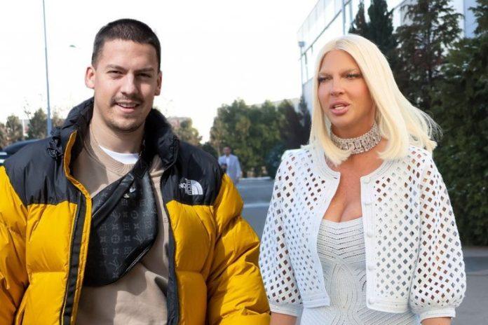 baka-prase-salje-vruce-slike-jeleni-karleusi?!-pop-diva-nije-znala-da-jutjuber-ima-devojku,-pa-se-sokirala!(video)