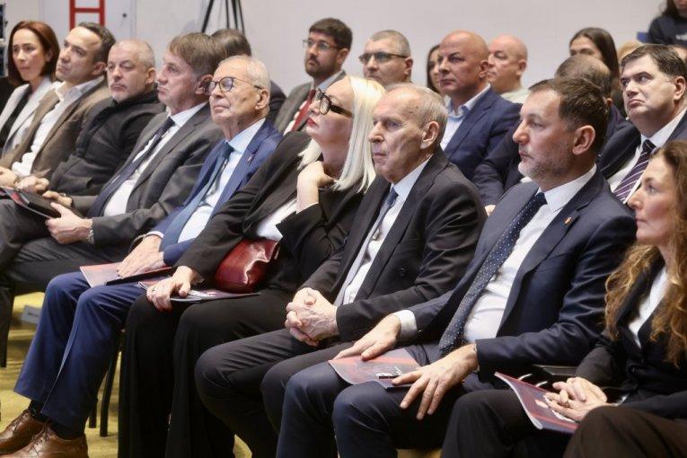 divne-vesti-za-zenski-sport:-potpisan-sporazum-o-porodiljskom-za-sve-srpske-fudbalerke!-(foto,-video) divne-vesti-za-zenski-sport:-potpisan-sporazum-o-porodiljskom-za-sve-srpske-fudbalerke!-(foto,-video)