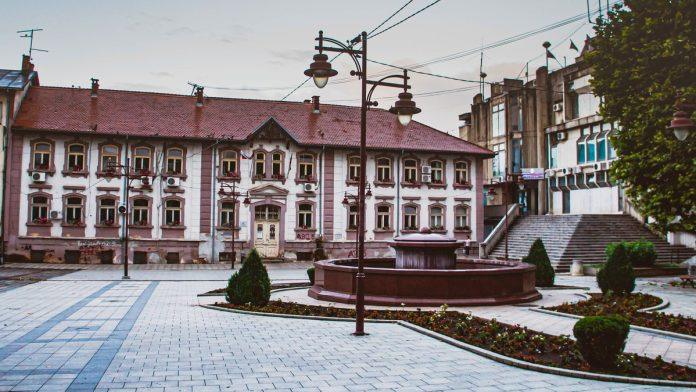 izbori-u-arandelovcu:-sns-u-kampanji,-studenti-i-opozicija-ne-otkrivaju-planove