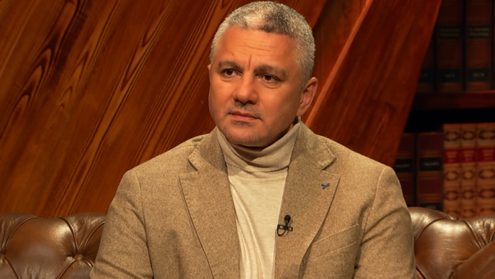 (video)-zbog-bivse-vise-nije-beskucnik-aleksandar-gvozdenovic-je-6-godina-spavao-na-ulici,-a-onda-se-pojavila-jelena:-“i-krenuli-smo-u-dom,-nas-dom”