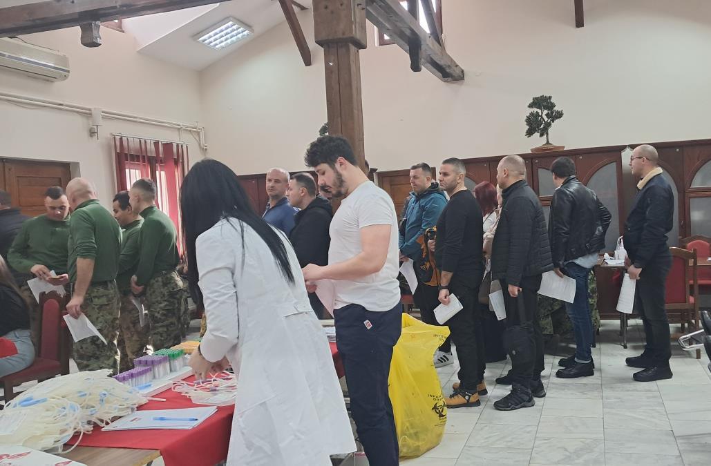 humanost-koja-traje-organizovana-jos-jedna-akcija-dobrovoljnog-davanja-krvi-u-vranju,-prijavili-se-i-“rekorderi”-foto humanost-koja-traje-organizovana-jos-jedna-akcija-dobrovoljnog-davanja-krvi-u-vranju,-prijavili-se-i-“rekorderi”-foto