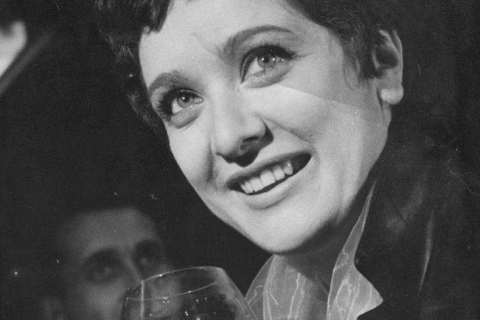 pevacicu-pronasli-mrtvu-u-stanu!-na-dan-ispracaja-joj-opljackali-kucu!-njena-poslednja-zelja-je-da-ne-bude-sahranjena-ovde!