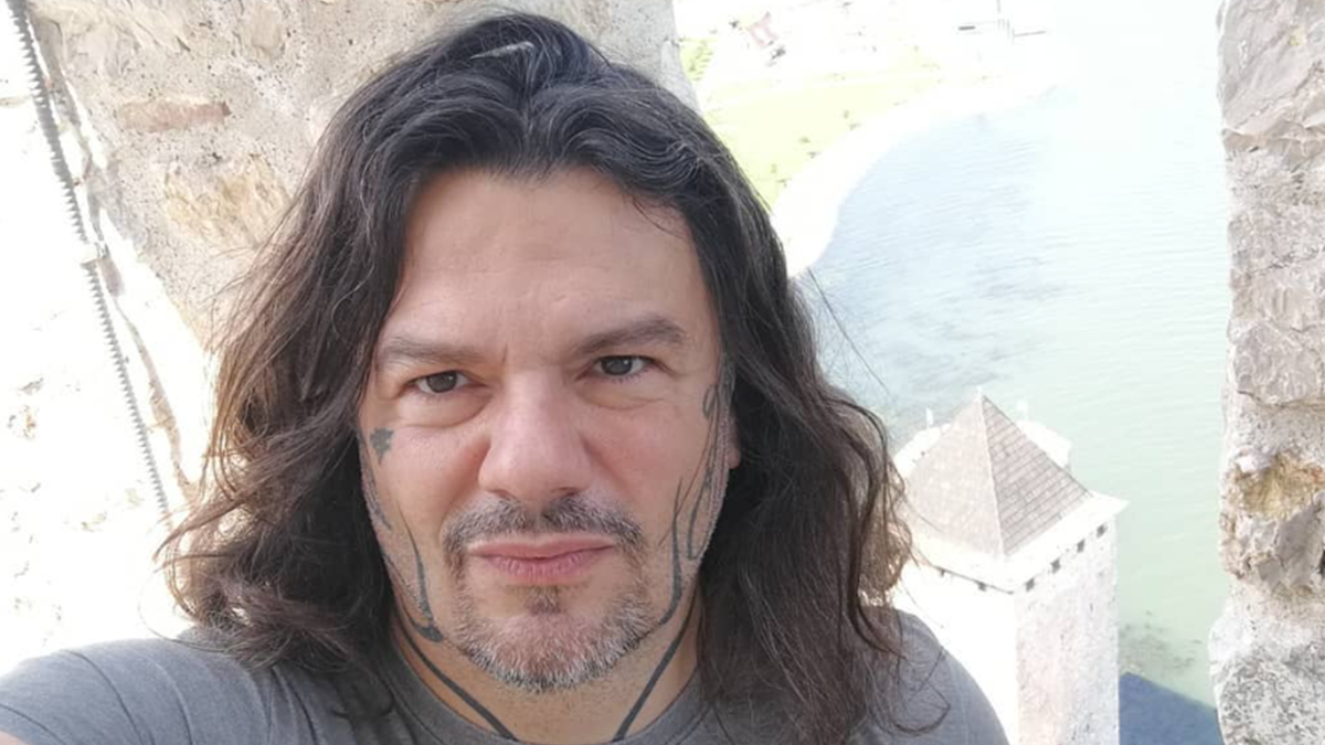 “zena-me-je-prevarila-sa-ucenikom,-snimak-je-na-sajtu-za-odrasle”-sok-tvrdnje-ace-amadeusa-nakon-razvoda-od-zene-sa-kojom-je-bio-35-godina “zena-me-je-prevarila-sa-ucenikom,-snimak-je-na-sajtu-za-odrasle”-sok-tvrdnje-ace-amadeusa-nakon-razvoda-od-zene-sa-kojom-je-bio-35-godina