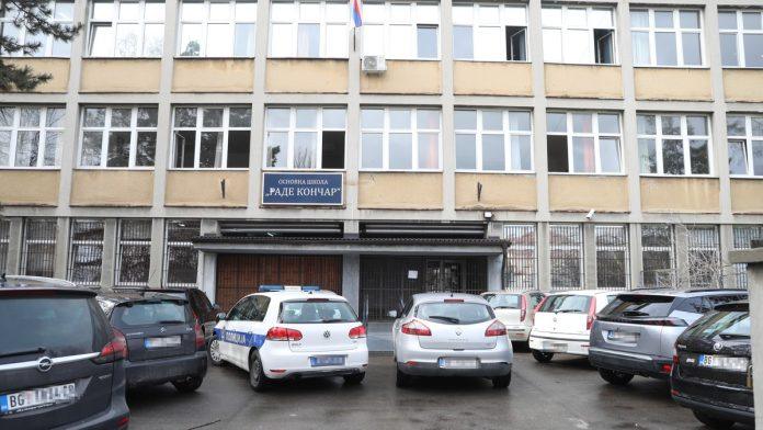 ucenik-objavio-uznemirujucu-poruku?-policija-u-os-“rade-koncar”-u-zemunu:-u-toku-razgovori-sa-tinejdzerom-i-njegovim-roditeljima