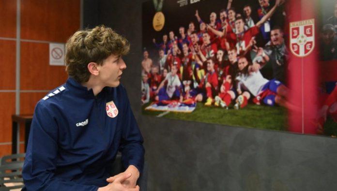 “hocu-da-postanem-srbin-100%!”-danfilipo-materaci-obukao-dres-srbije-i-porucio:-eh,-da-me-prababa-sada-vidi!