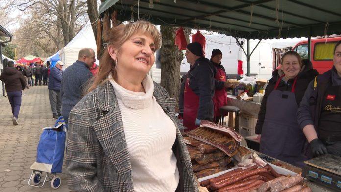 posetili-smo-mama-dzehvu-u-kacarevu-izasla-u-narod,-pa-oplela-po-andelu-i-ucesnicima-elite-9:-“vratila-sam-se-u-moju-kucu”-(video)