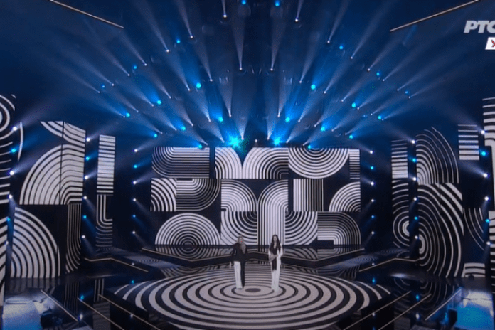 cela-srbija-bruji-o-dragani-kosjerini:-voditeljka-se-pojavila-sa-dubokim-dekolteom-–-sok-u-programu!