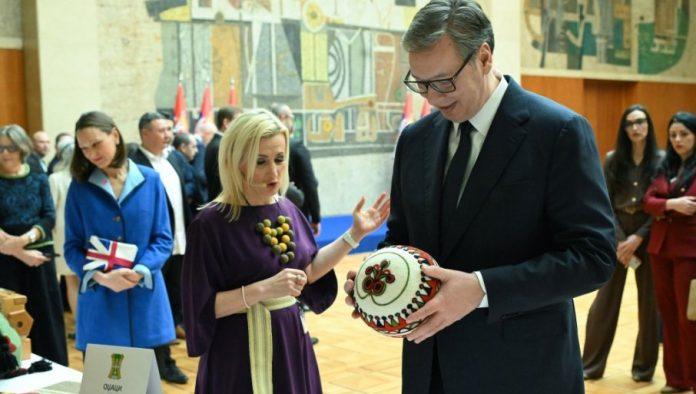 “srbija-je-najsnaznija-onda-kada-ne-zaboravlja-ko-je”-vucic:-da-jacamo-zensko-preduzetnistvo-i-prenosimo-znanje-koje-ne-sme-da-se-izgubi