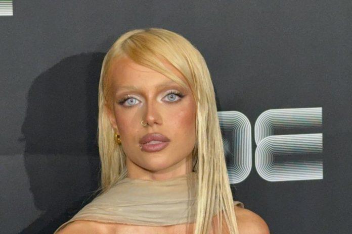 sok-bomba-na-pze:-lores-priznala-sve-o-susretu-sa-reljom-popovicem-–-silikonom-premazana-od-glave-do-pete!