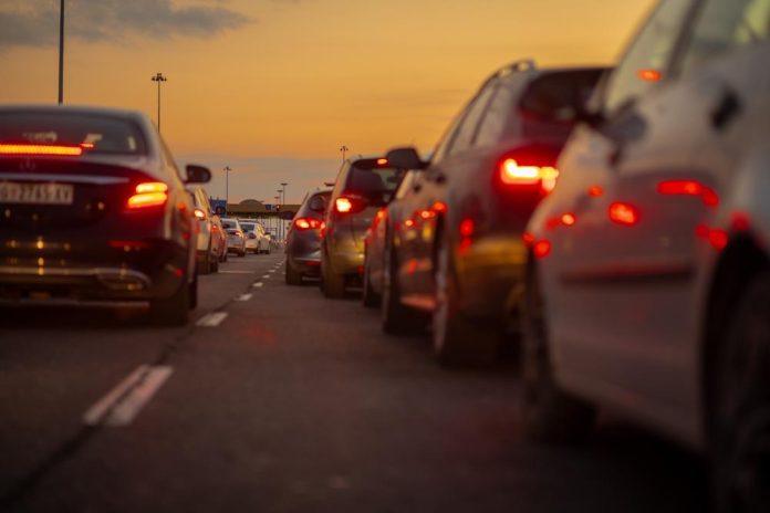 stanje-na-putevima-i-granicama-tokom-veceri:-automobil-prolaze-bez-zadrzavanja,-kamioni-cekaju-od-sat-do-pet-sati