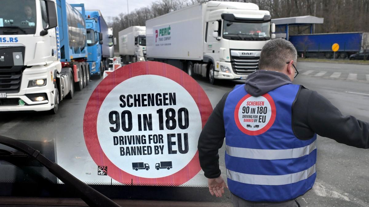 brisel-cuti,-vozaci-drze-kamione-u-leru!-“zelimo-vizu-da-nesmetano-obavljamo-prevoz”:-petak-novi-dan-d-(video) brisel-cuti,-vozaci-drze-kamione-u-leru!-“zelimo-vizu-da-nesmetano-obavljamo-prevoz”:-petak-novi-dan-d-(video)