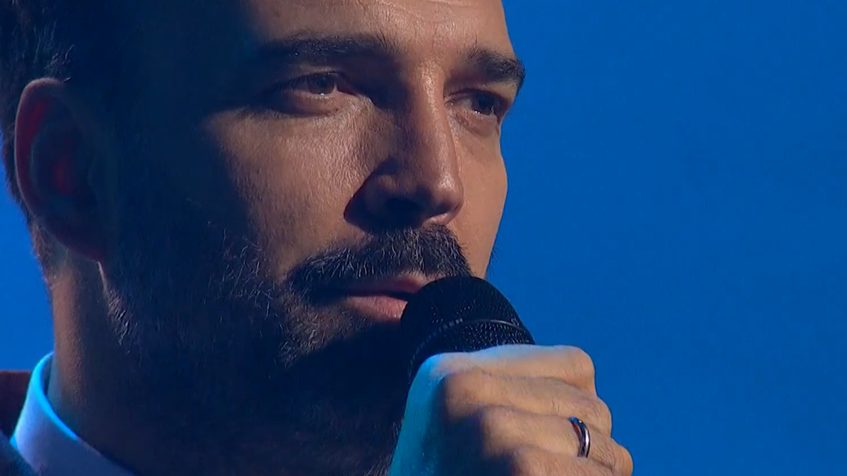 ivan-bosiljcic-nastupio-na-pze-2026-glumac-suva-elegancija-u-bordo-odelu,-njega-niko-nije-ocekivao:-evo-zasto-se-pojavio-u-prvom-polufinalu-(foto) ivan-bosiljcic-nastupio-na-pze-2026-glumac-suva-elegancija-u-bordo-odelu,-njega-niko-nije-ocekivao:-evo-zasto-se-pojavio-u-prvom-polufinalu-(foto)