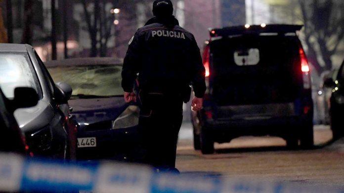 na-parkingu-neprimerno-dodirivao-dete-(10)-policajci-kontrolisali-automobil-niksicanina-(56),-pa-dosli-do-jezivog-otkrica