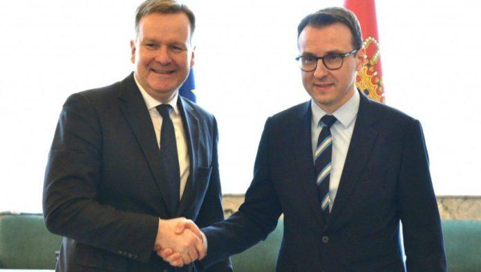 ugrozavaju-vise-od-deset-hiljada-srba:-petar-petkovic-sa-specijalnim-posrednikom-eu-za-dijalog-beograda-i-pristine