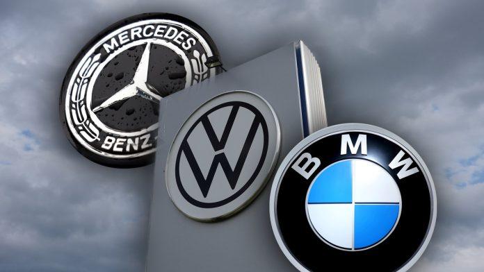 bmw,-mercedes-i-folksvagen-mogli-bi-da-dozive-radikalne-promene:-ostro-upozorenje-nemackog-ekonomiste
