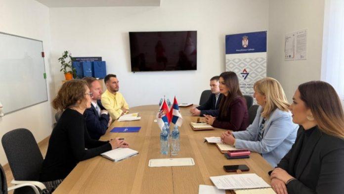 naju-i-poverenik:-neophodno-da-javni-sluzbenici-unaprede-svoja-znanja