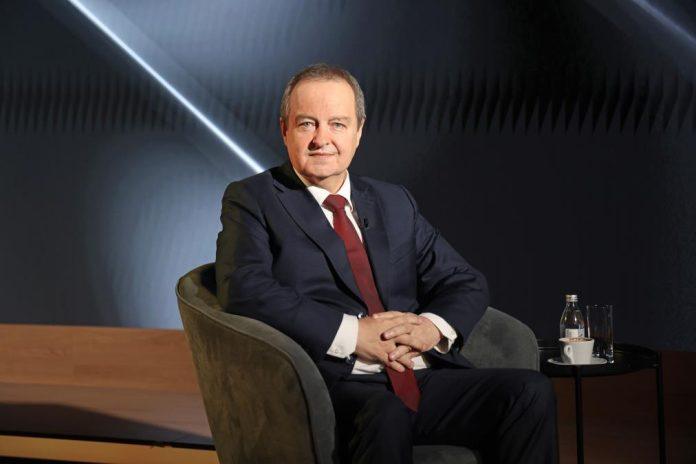 ivica-dacic-hitno-primljen-u-bolnicu!-ministar-u-teskom-stanju,-prikljucen-na-aparate!