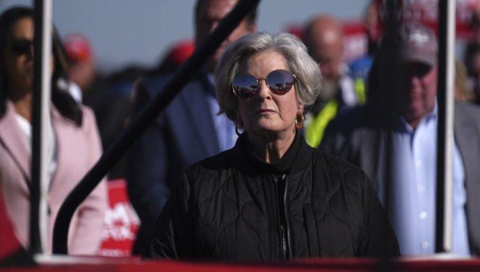 duboka-drzav-protiv-trampa:-fbi-trazio-i-sakrio-zapise-razgovora-sadasnjeg-sefa-agencije-i-suzi-vajls-sefice-kabineta-predsednika