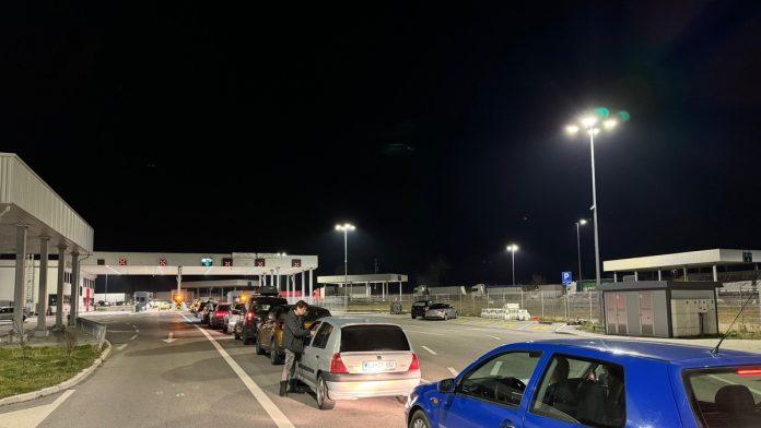 drogu,-zlato-i-oruzje-spakovali-u-automobil!-drama-na-granicnom-prelazu-sa-srbijom:-uhapsene-dve-osobe