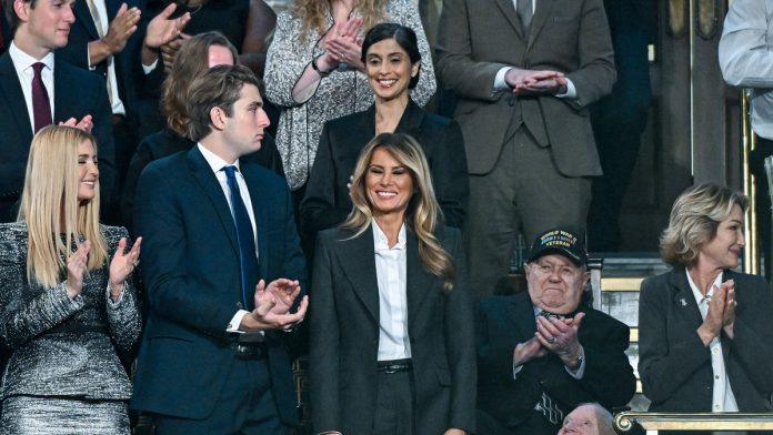 (video)-sok-tokom-trampovog-govora-citac-sa-usana-uhvatio-razgovor-barona-i-ivanke,-pominjali-misterioznu-zenu,-postavila-mu-cudno-pitanje