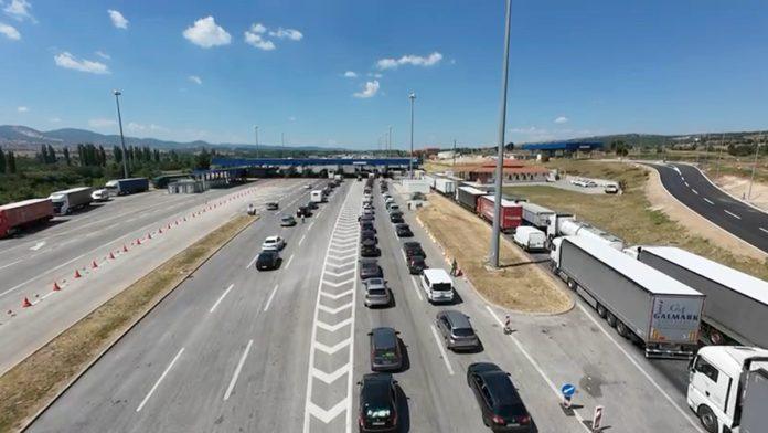 kolaps-na-izlazu-iz-srbije!-ovi-vozaci-zarobljeni-su-i-po-sest-sati:-evo-na-kojim-granicnim-prelazima-su-najduze-kolone