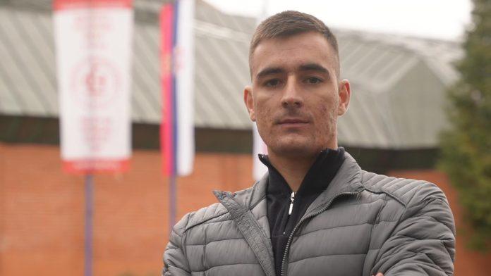 od-ucenika-malene-seoske-skole-do-najboljeg-studenta-u-cacku:-ljubomir-iz-bjeluse-pesacio-kilometrima-do-dacke-klupe-–-sada-je-ponos-celog-sela