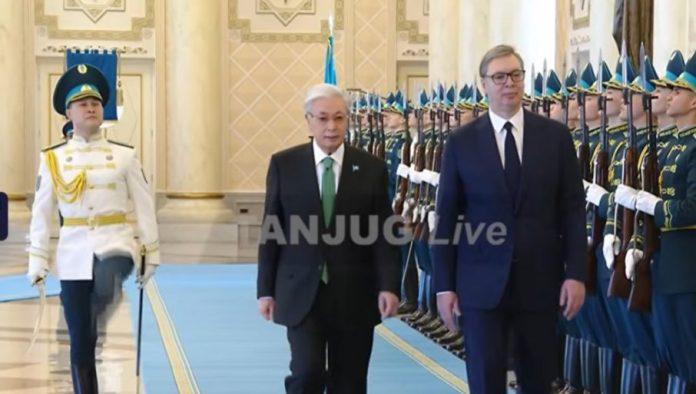 vucic-u-astani:-odrzan-svecani-docek-u-cast-predsednika-srbije-(video)