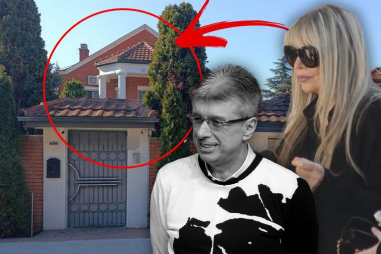 suzana-jovanovic-dala-citulju-sasi-popovicu:-iz-porodicnog-doma-odjekuja-bol,-reci-koje-kidaju-dusu-na-pola!-(foto) suzana-jovanovic-dala-citulju-sasi-popovicu:-iz-porodicnog-doma-odjekuja-bol,-reci-koje-kidaju-dusu-na-pola!-(foto)