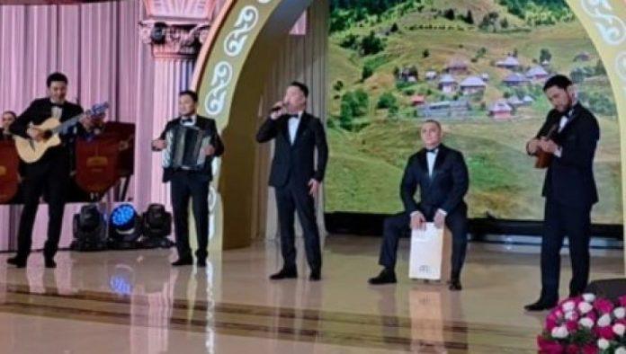 velika-cast-za-srbiju-u-astani:-na-svecanom-rucku-tokajev-docekao-srpsku-delegaciju-uz-pesme-“ovo-je-srbija”-i-“tamo-daleko”-(video)