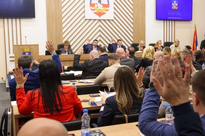 pocela-sednica-skupstine-beograda-odbornici-o-budzetu,-kreni-promeni-napustio-salu-(video)