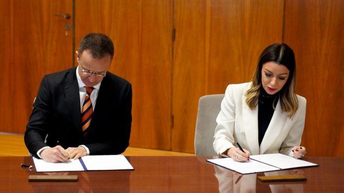 srbija-i-madarska-dogovaraju-olaksice-za-vozace-kamiona:-gradi-se-jos-jedan-granicni-prelaz!-sijarto-otkrio-koliko-je-cekao-na-prelazu-kao-decak